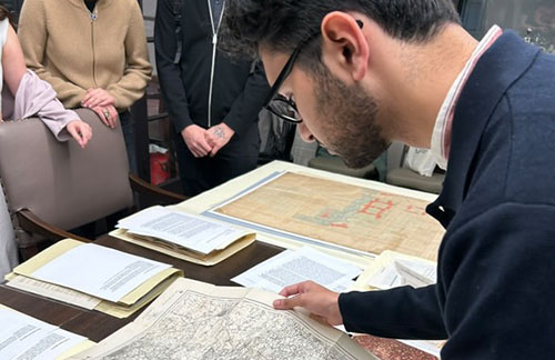 Students visit the Archives